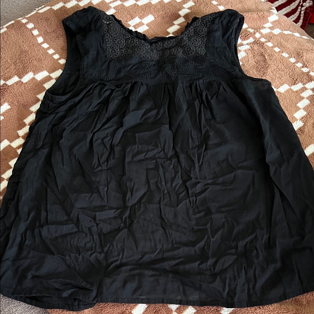 Old Navy Black Sleeveless Eyelet Yoke Blouse